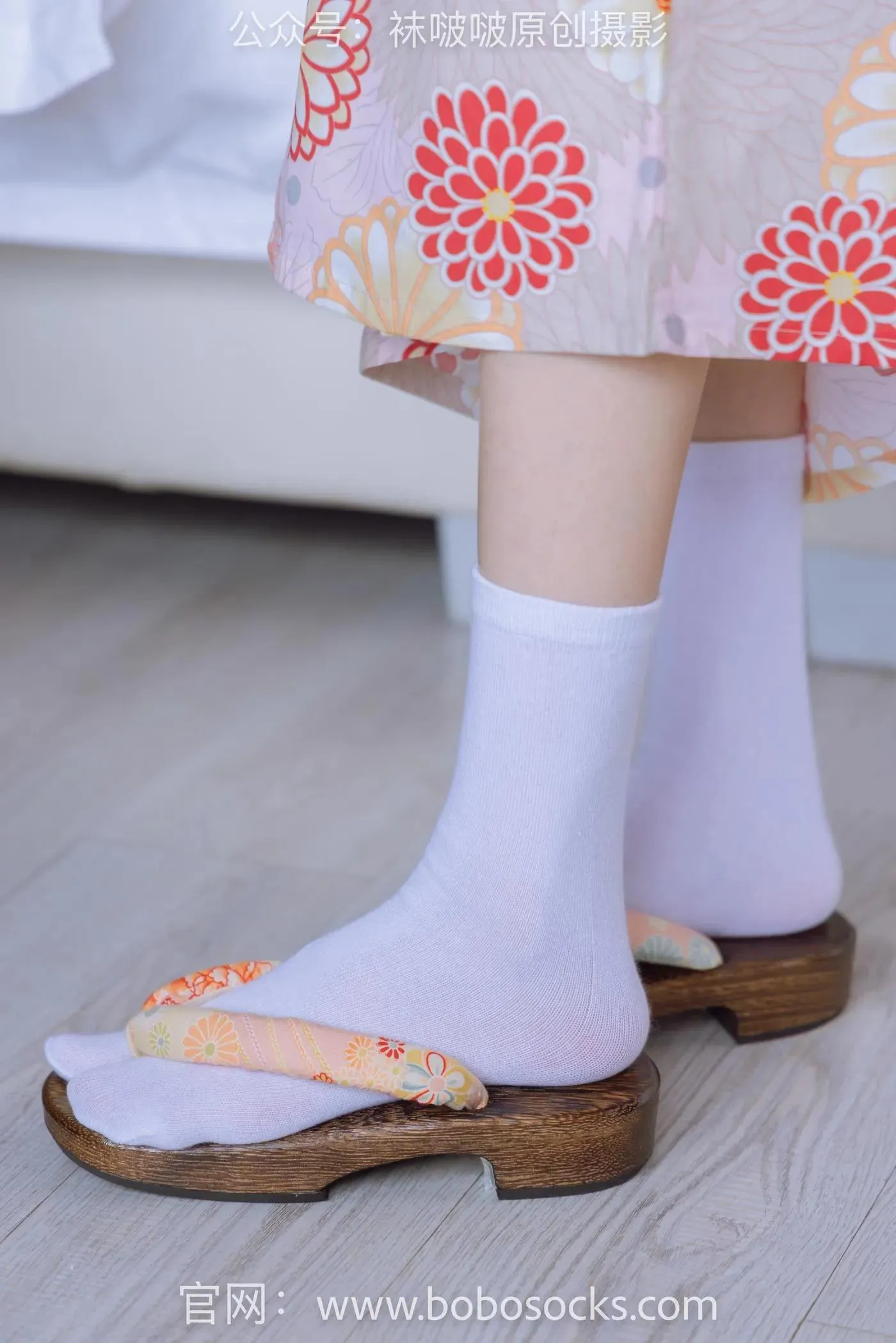 [BoBoSocks袜啵啵]NO.137 稚予-木屐、分指白棉袜、裸足、和风浴衣 [170P]插图2